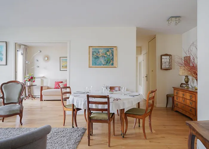Appartement Parisian Elegance And Charm Parijs